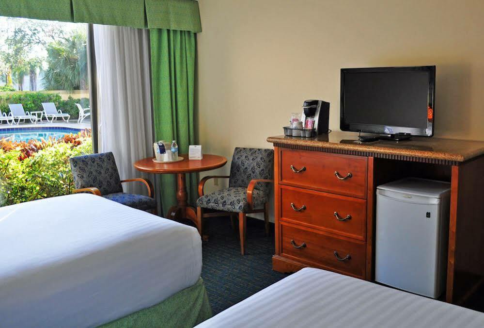 Holiday Inn Express Boca Raton - West By Ihg Exterior photo
